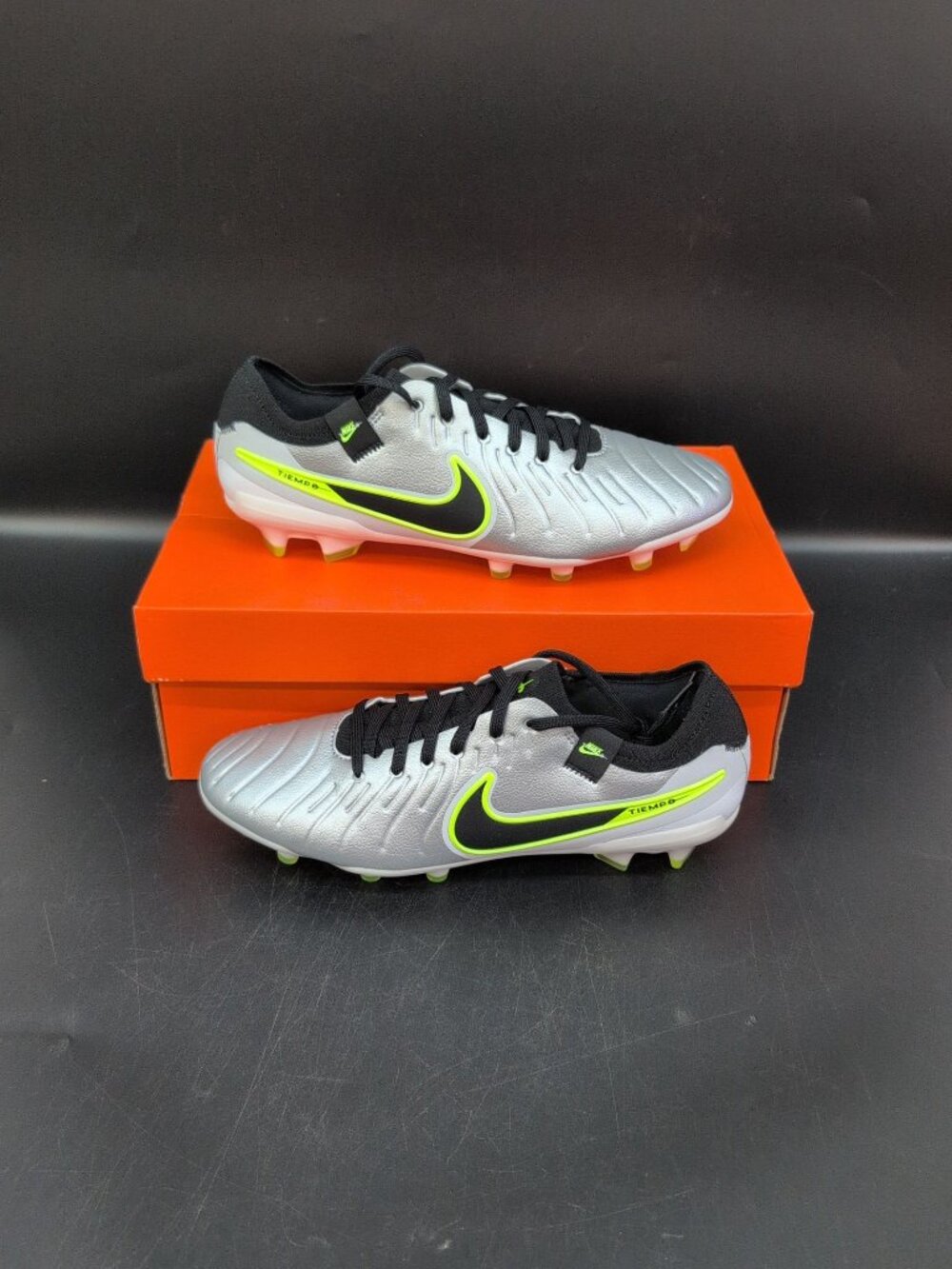 Nike Tiempo Legend 10 Pro FG Men's Cleat Shoes US 8 Metallic Silver Black Volt